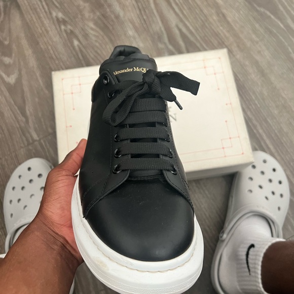 Alexander McQueen - Picture 7 of 7